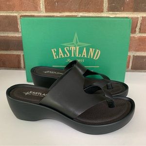 Eastland Womens Laurel Black leather Thong slide wedge Sandals US 9 W Wide Width